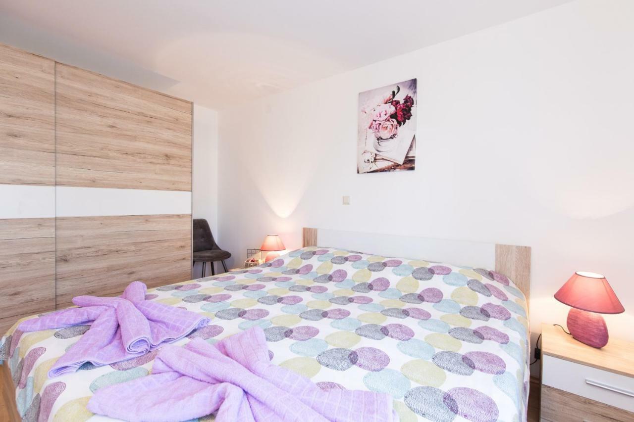 Apartment Adrijana Врбник Экстерьер фото