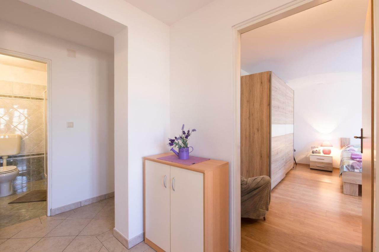 Apartment Adrijana Врбник Экстерьер фото