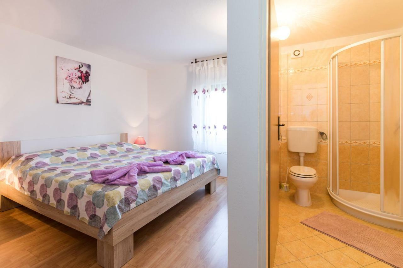 Apartment Adrijana Врбник Экстерьер фото