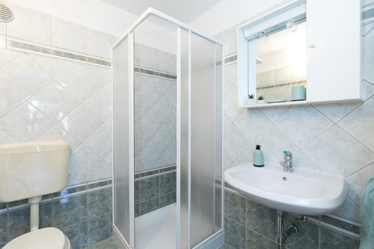 Apartment Adrijana Врбник Экстерьер фото